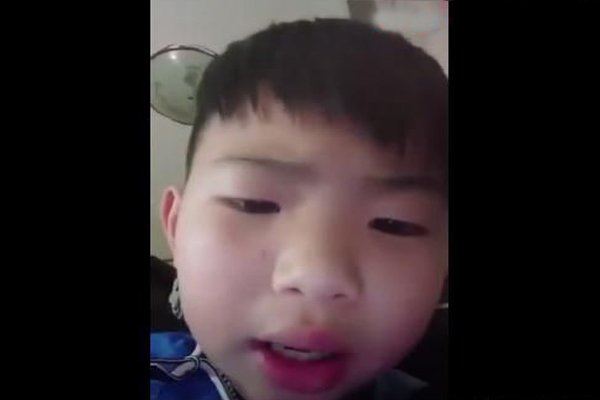 外面还在下暴雨,今天我们分开了什么歌 小学生歌曲万人模仿