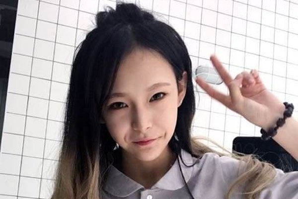 周周小可爱怀孕事件 在ktv的图片疑似在吸毒
