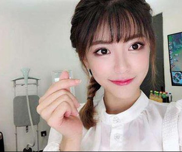 周淑怡没有胸是什么梗 稳坐LOL一姐的位置
