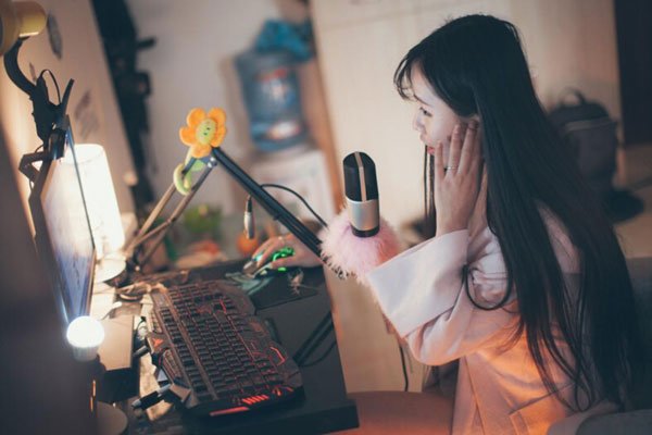 玩抖音的女孩子不能要? 什么都不管不顾好尴尬