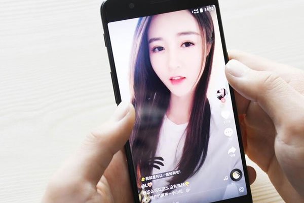 玩抖音的女孩子不能要? 什么都不管不顾好尴尬