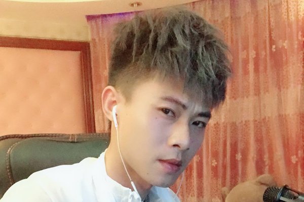 广西许华升身价过亿 已经创建了自己的公司