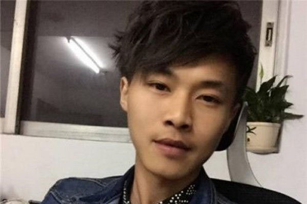 广西许华升身价过亿 已经创建了自己的公司