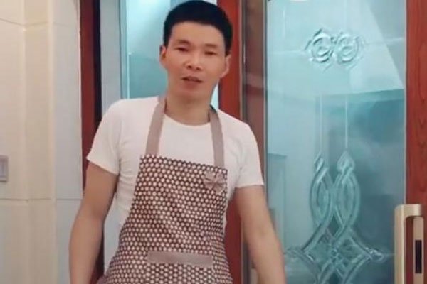 抖音里的忠哥忠嫂照片 既秀恩爱,又提高人气涨粉丝