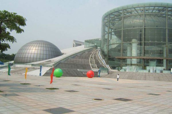 深圳中银大厦21楼灵异事件 为什么是红色的?辟邪
