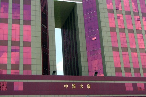 深圳中银大厦21楼灵异事件 为什么是红色的?辟邪