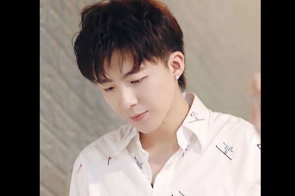 刘宇宁个人资料简介 火的这么快,谁在捧他