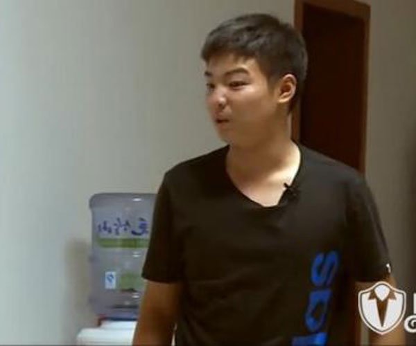 庄前和梁佳铭谁厉害更有钱 两个孩子都是给养坏了
