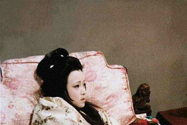 秦可卿与贾珍的关系 秦可卿最终还是短命去世了