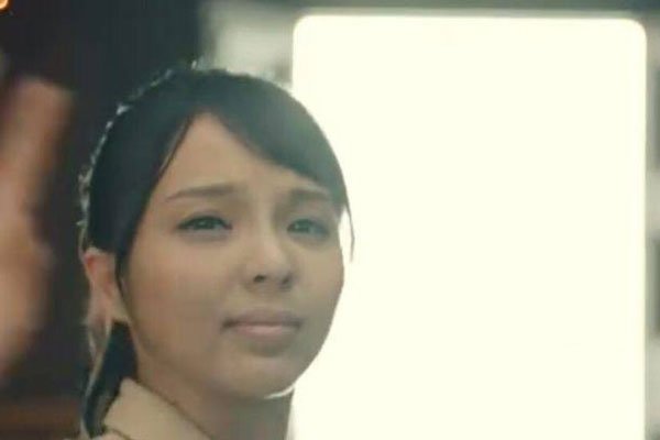 安德罗妮和板娘摸腿梗 颜值一般,炒作嫌疑大