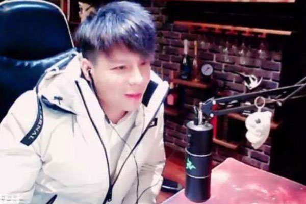 ��굶���ǲ�ʲô�� ���źʹ�ͷ����Ů��һ��������