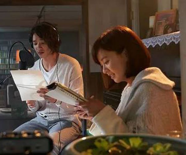 比悲伤更悲伤的故事主题曲 里面的插曲非常多