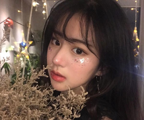哈哈哈笑一个吧功成名就不是目的什么歌 翻唱歌词略有改动