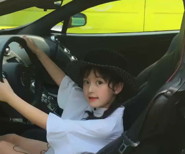 哈哈哈笑一个吧功成名就不是目的什么歌 翻唱歌词略有改动