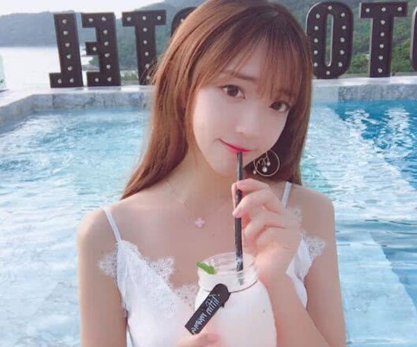 哈哈哈笑一个吧功成名就不是目的什么歌 翻唱歌词略有改动