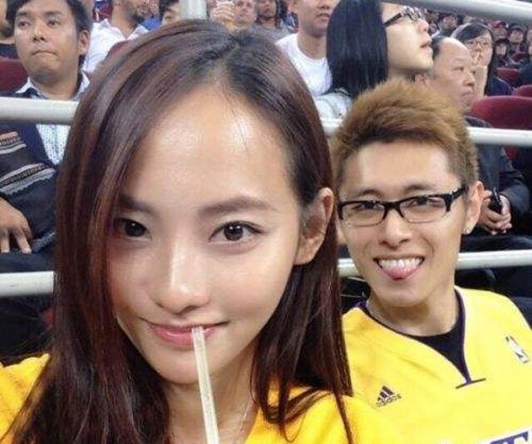 买超张嘉倪为啥不办婚礼 生两个儿子仍叫阿姨