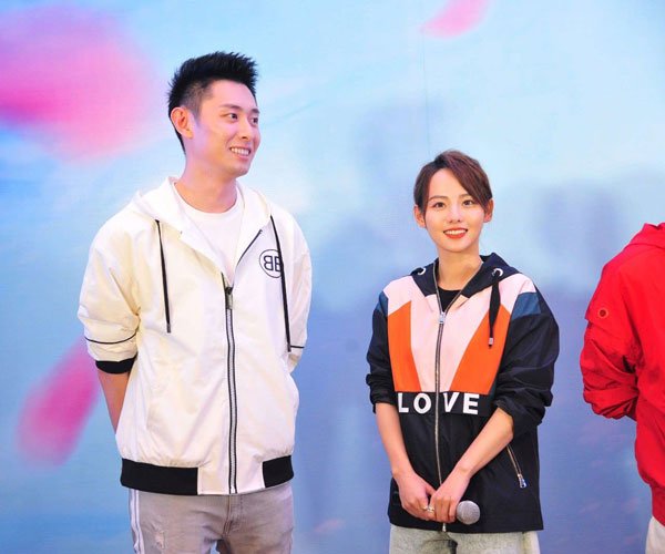 买超张嘉倪为啥不办婚礼 生两个儿子仍叫阿姨