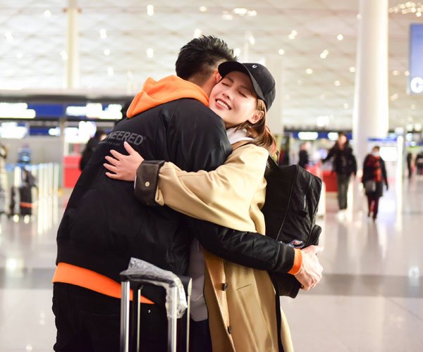 买超张嘉倪为啥不办婚礼 生两个儿子仍叫阿姨