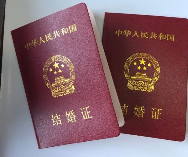 doinb被叫做金咕咕 与女朋友领证也不忘直播