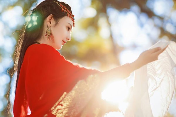 东宫初见到底是谁原创 初见不过是对过去的想象罢了