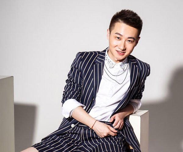 《有人》这首歌表达的什么意思 一个叫丫蛋蛋的女生唱的