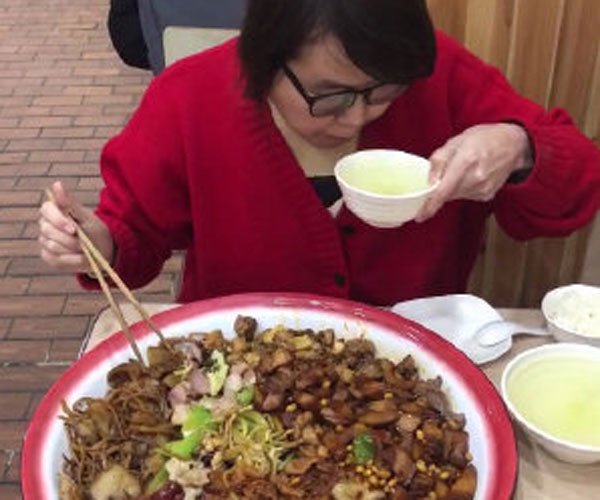 重庆大胃王浪胃仙是男是女 是云南的一名小伙子