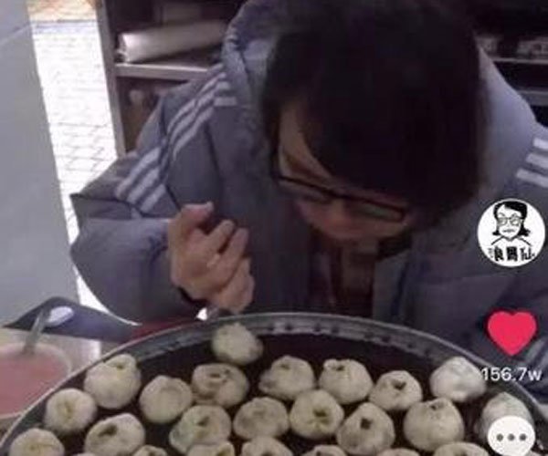 重庆大胃王浪胃仙是男是女 是云南的一名小伙子
