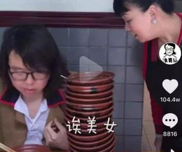 重庆大胃王浪胃仙是男是女 是云南的一名小伙子