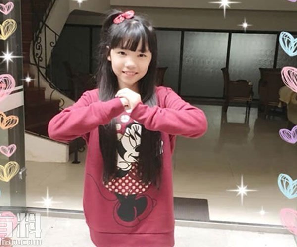 傻傻的姑娘戴一朵花等着他回来呀谁唱的 歌曲叫什么名字