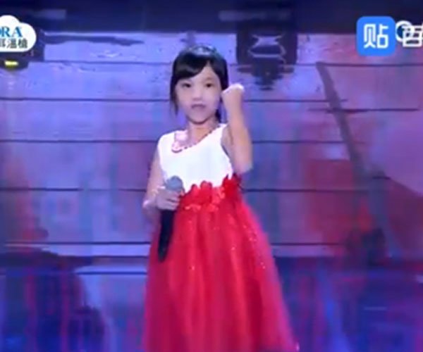 傻傻的姑娘戴一朵花等着他回来呀谁唱的 歌曲叫什么名字