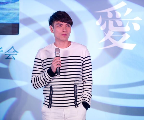 杨宗纬微博怼骂华晨宇 没有证据说明确有此事无中生有