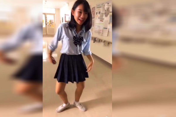 抖音呐呐呐呐呐英文歌 nanananana不清楚歌曲的名字是谁