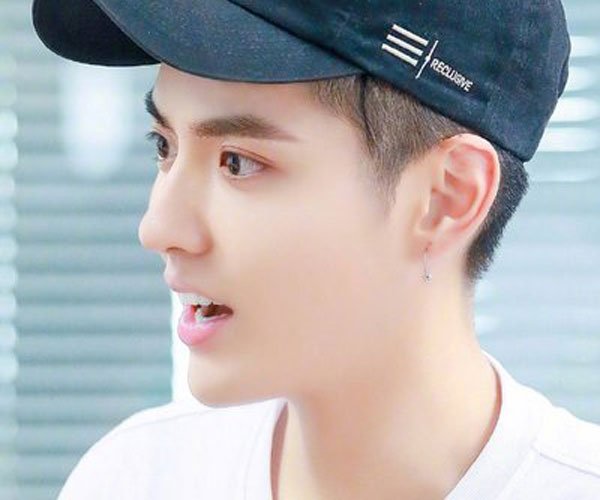 吴亦凡为什么叫加拿大炮神 还晒出了他的床照