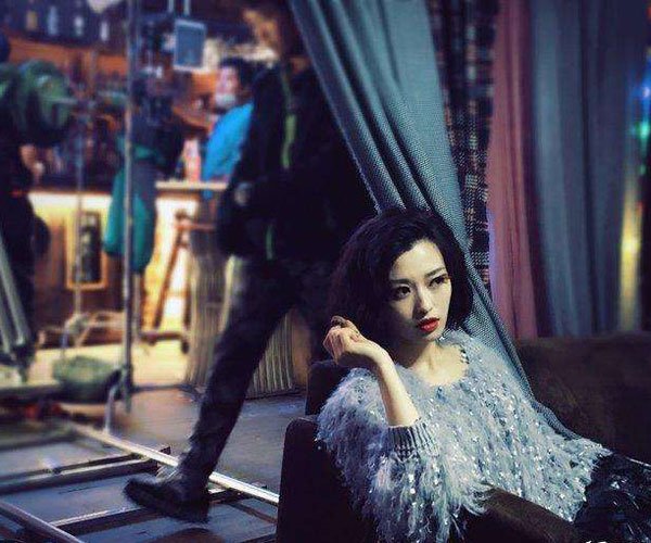 抖音躲进你的身体歌曲是什么名字呢 为什么不能使躲进爱人的身体
