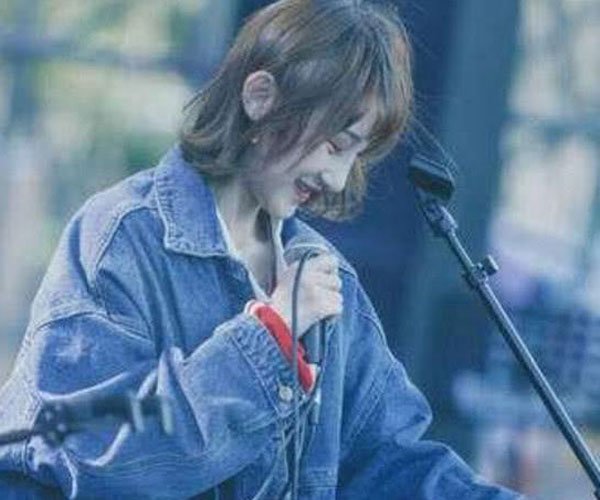 陈雪凝的白山茶抄袭谁的作品 德卡卡微博里的一句话