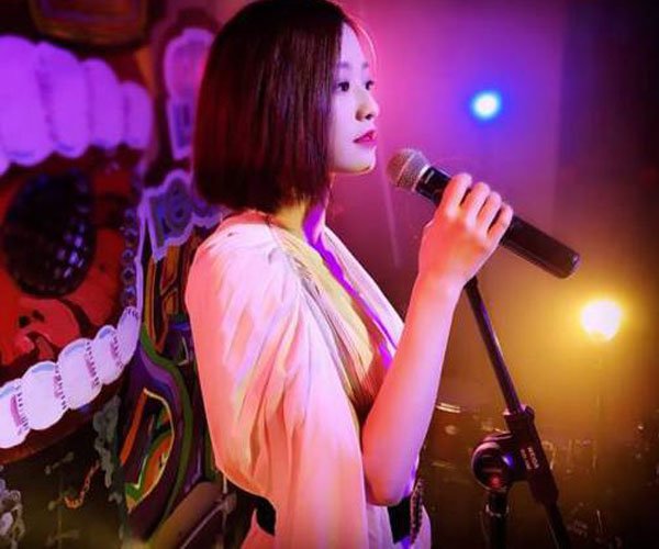 下一秒只想在爱里沉溺歌曲叫什么名字 抖音很多人翻唱这首歌