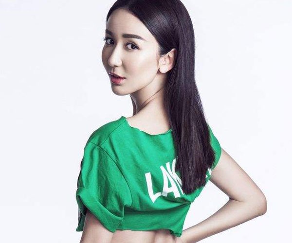 娄艺潇这脸完全变形 娄艺潇被认为打了玻尿酸