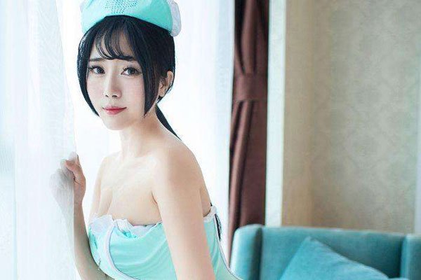 爆乳美女是什么意思 应该是d以上的级别吧