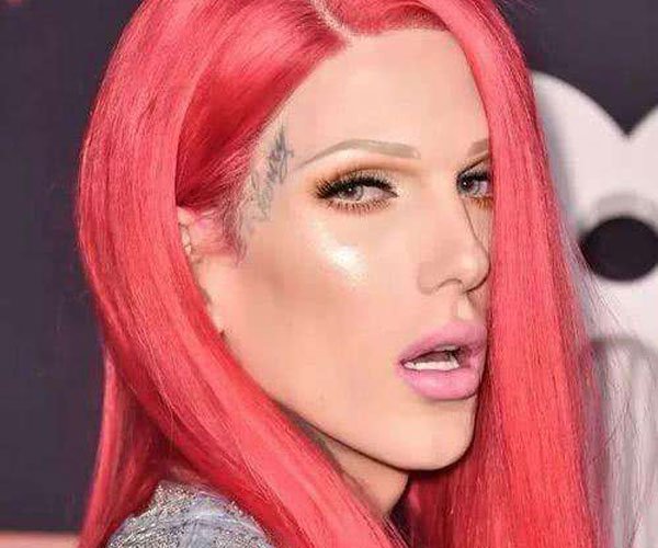 美妆博主j姐的男朋友 可能是为了j姐的钱