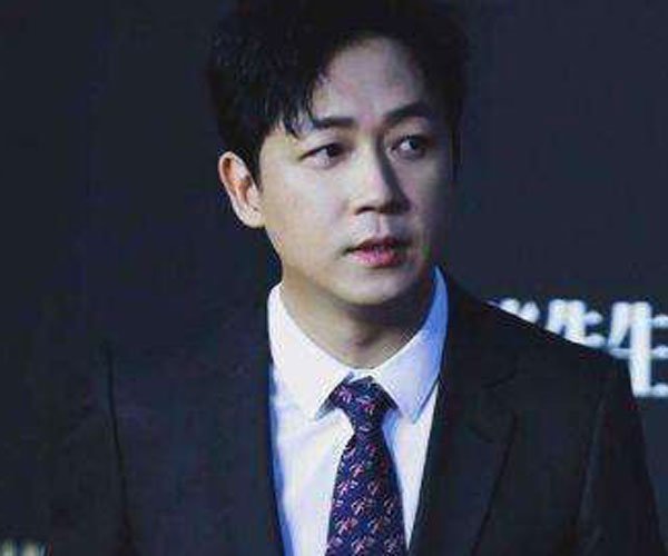 潘粤明脸上的疤是真的吗 是潘月明真的毁容了吗
