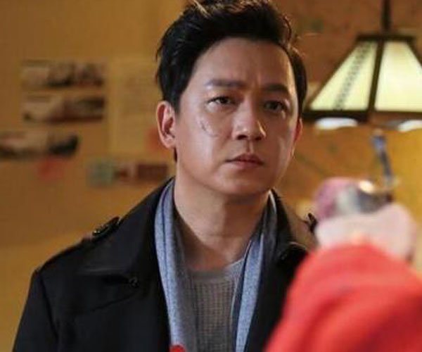 潘粤明脸上的疤是真的吗 是潘月明真的毁容了吗