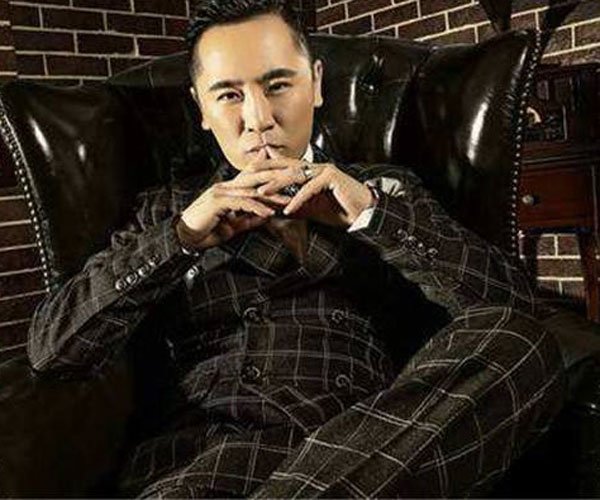 斯卡拉姜鹏个人资料有如今的身价是被富婆包养了吗