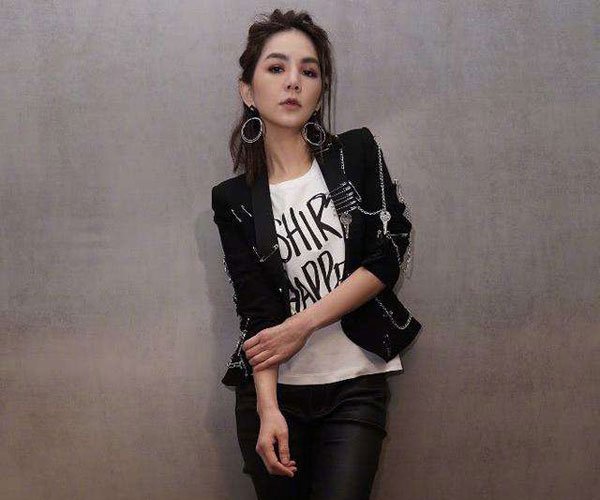 ella陈嘉桦承认是变性人 结婚生子谣言不攻自破