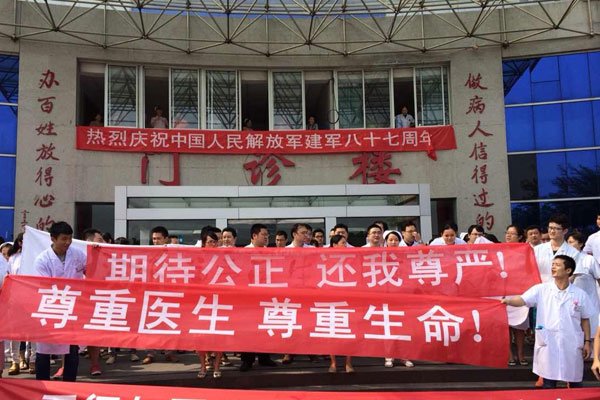 灵超沙河一中校园暴力事件 校草上一年就被群殴了