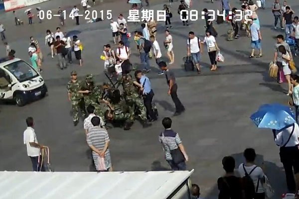 灵超沙河一中校园暴力事件 校草上一年就被群殴了