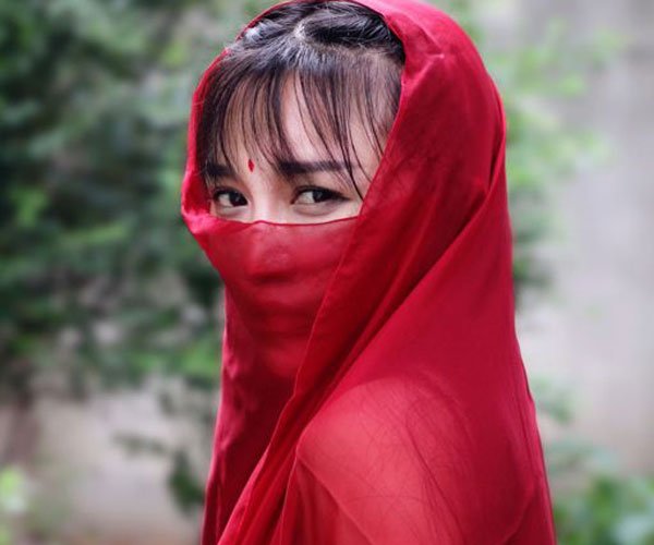 李子柒年入多少钱怎么盈利的 承认有团队又如何呢