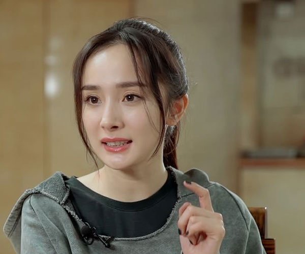 杨幂的脸整容了吗 很多人争议撑不了多久了