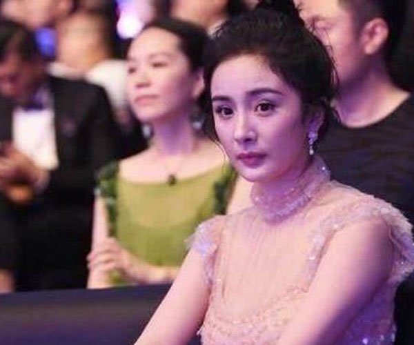 杨幂的脸整容了吗 很多人争议撑不了多久了