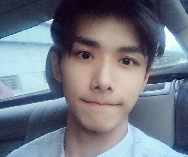 汤梦欣个人资料微博 绯闻让赵弈钦一下子被大众认识了
