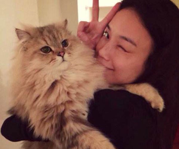 猫咪能不能和女生一起睡吗 睡在一起阴气会加重